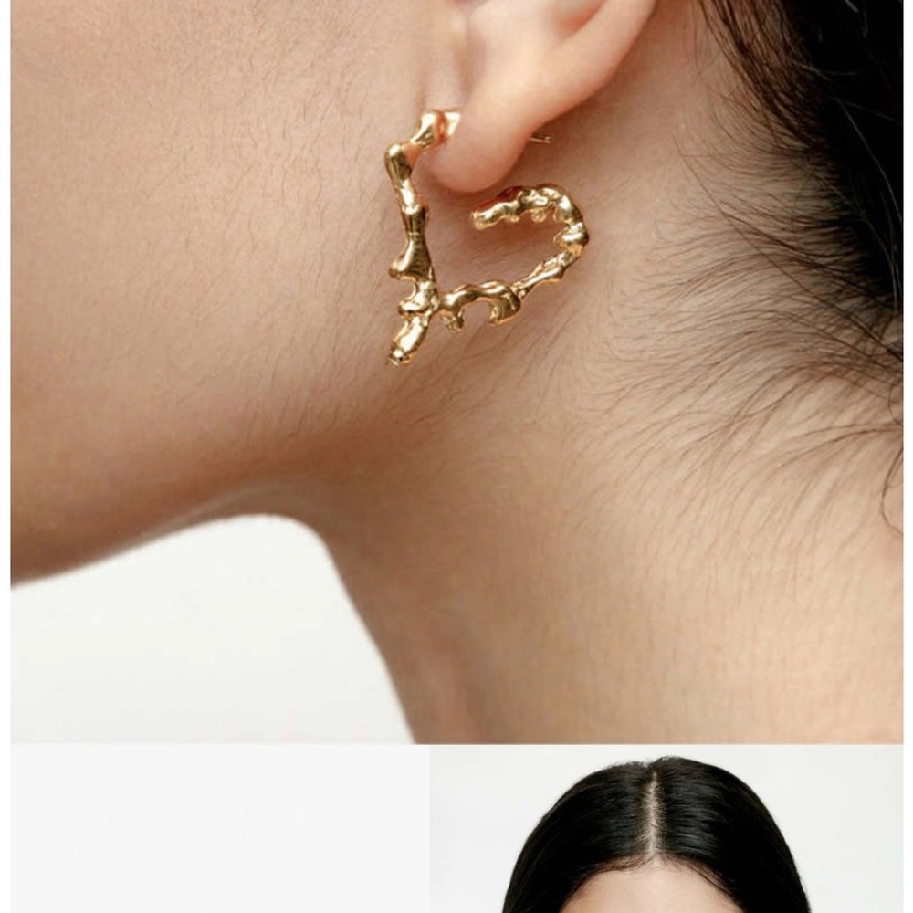 Wolf circus Miriam hoops